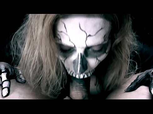 ❤️ Demon cailín sucking coileach lena béal dubh agus shlogtha cum. ️  Porn vk  ag ga.xsexshop.ru ❌️